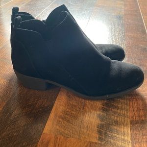 Arizona booties size 6